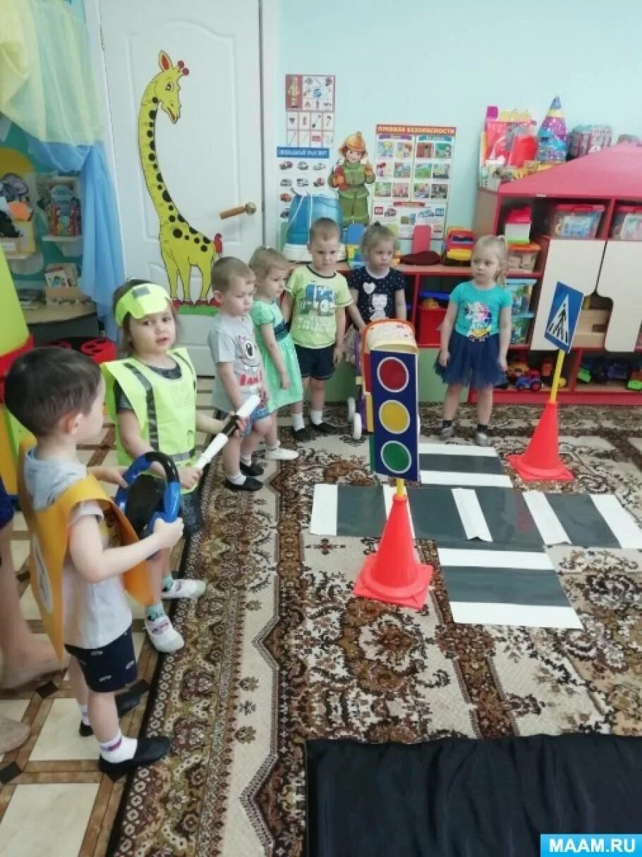 Работа по пдд в младшей группе. Сюжетно-ролевые игры по пдд во второй младшей. сюжетно ролевая игра по правилам дорожного движения. пдд 2 младшая группа. сюжетно-ролевая игра водители и пешеходы.