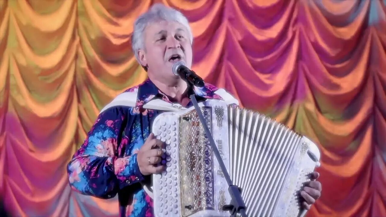 Семин играет на баяне. Семин играет на баяне