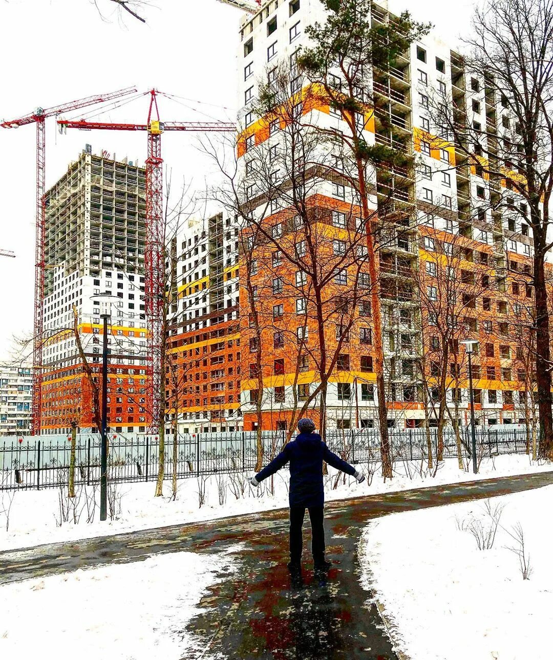 Дмитровский парк вид из окна. Парк ангарские пруды амфитеатр. Москва дмитровский р н. Дмитровского района мск. Москва дмитровский р н.