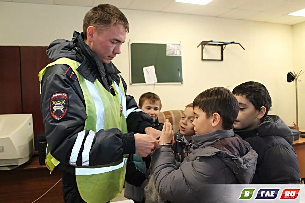 Приложение вызова полиции. Как выглядит постановление при дтп. Можно отменить вызов полиции. Звоню в полицию. Можно отменить вызов полиции.