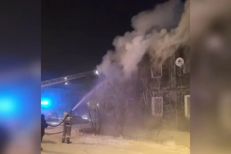 Сегодняшний пожар в Губкинском. Пожар в 7 микрорайоне Губкинский. Пожар в Губкинском вчера. Сгорел дом в Губкинском. Губкин горит дом