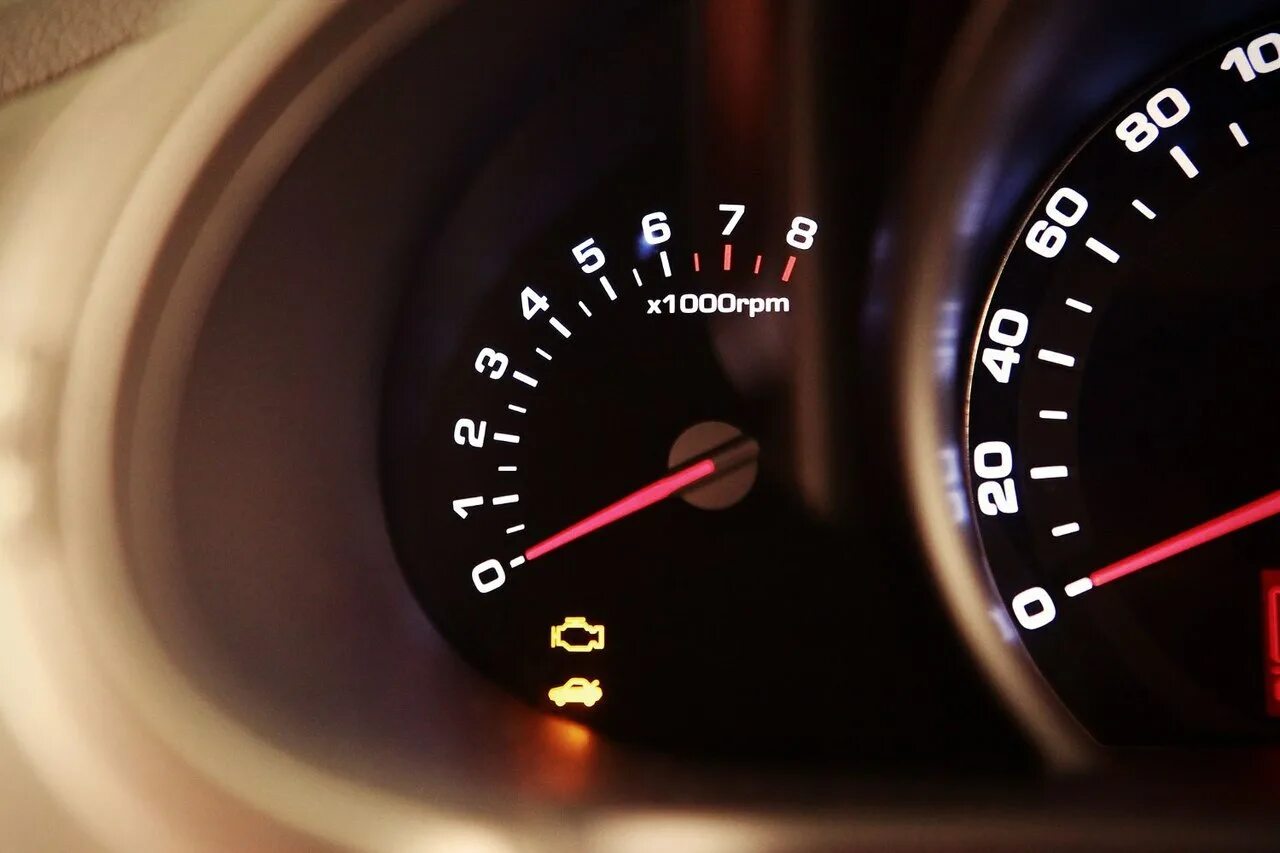 Спидометр оборотов. Тахометр на холостых оборотах. Зимой обороты двигателя. График оборотов двигателя на холостом ходу. Оптимальные обороты двигателя.