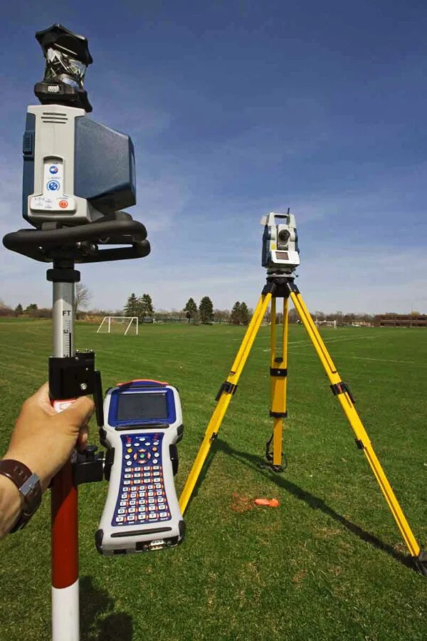 нивелира rgk 32 с треногой. прибор измеряющий землю. геодезические спутниковые приборы gnss. геодезический комплекс gps/глонасс приемник south s82v. джипиэс геодезический прибор.