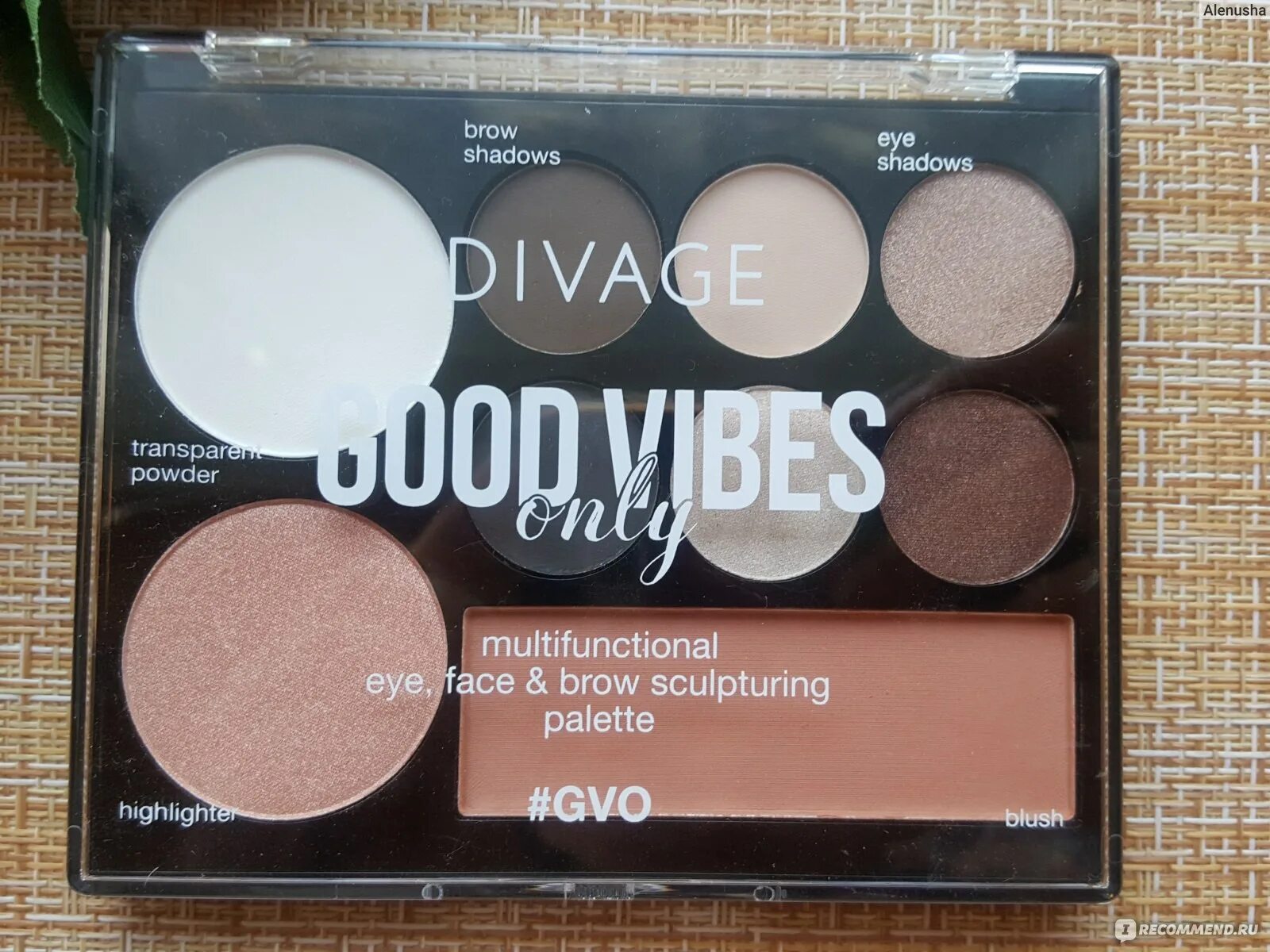 Sephora colorful big bang. Divage good vibes only палетка для лица корректирующая 1. Divage holly holidays палетка. Диваж тени для век палетка. Диваж тени для век палетка.