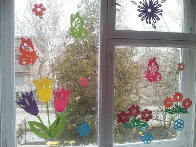 Весеннее украшение окон в детском саду. Украшение окон весной в детском саду. Весеннее украшение окон в детском саду. Украсить окна к весне в детском саду. Весеннее оформление окон в детском саду шаблоны.