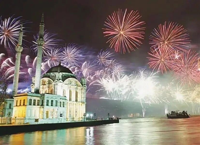 Туры в стамбул на новый год 2025. Ортакёй стамбул салют. новогодний салют в стамбуле 2025. фейерверки в стамбуле.