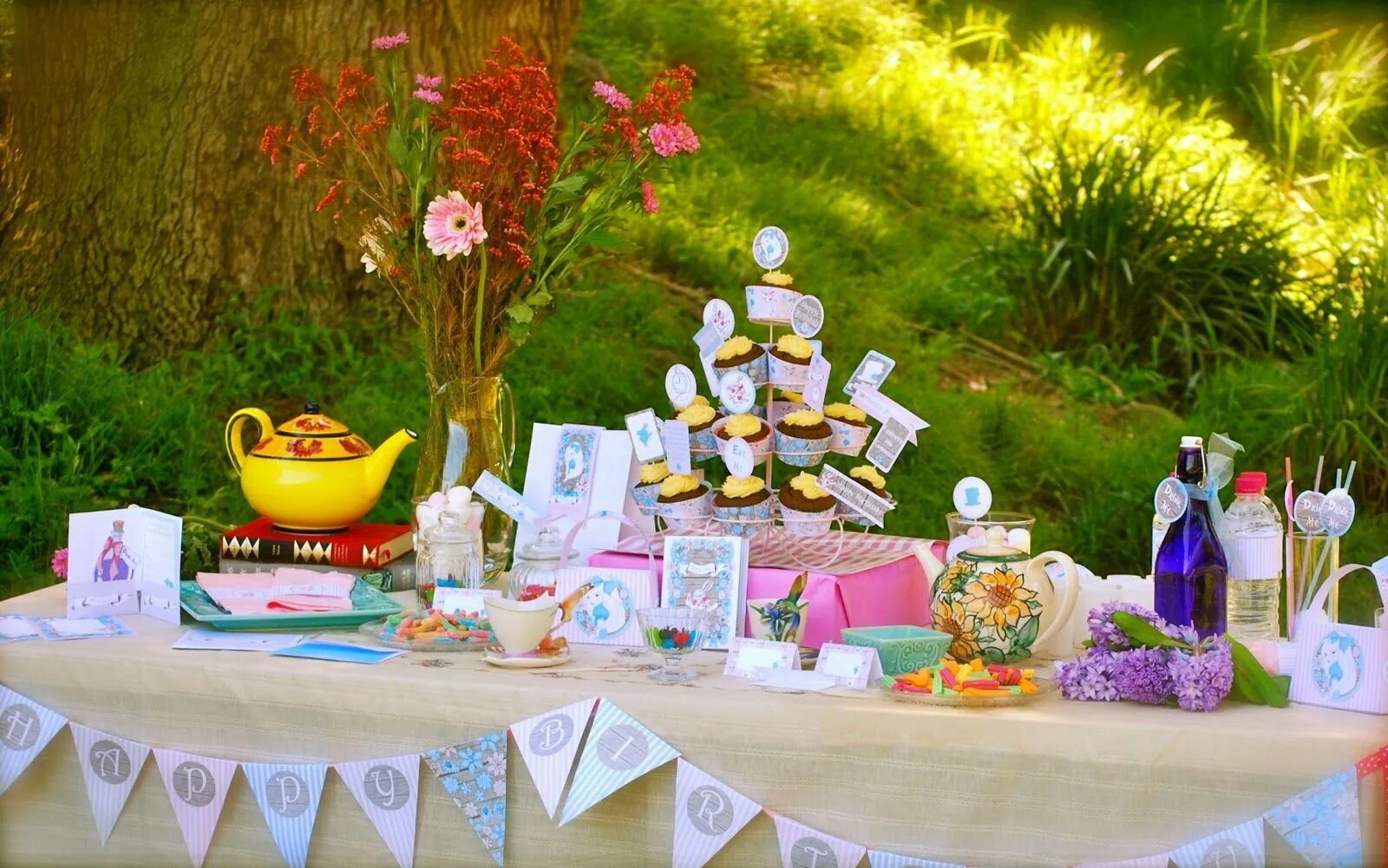 Как оформить алису. Фотозона алиса в стране чудес. Как оформить алису. Алиса в стране чудес оформление. Как оформить алису.