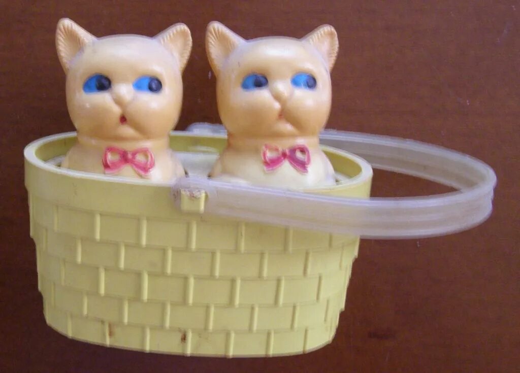 Старая игрушка кот. Резиновая игрушка кошка. советские игрушки кот пластмассовый. пластиковая игрушка кот.