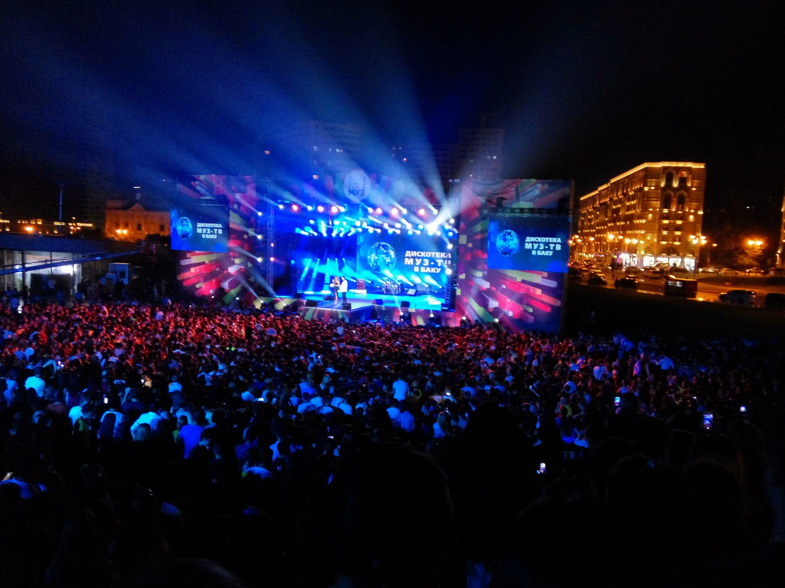 Нойз опен эйр. Open Air Arena Кишинев. Концерт опен Эйр Москва. Дискотека в Баку. Флакон концерт open Air.