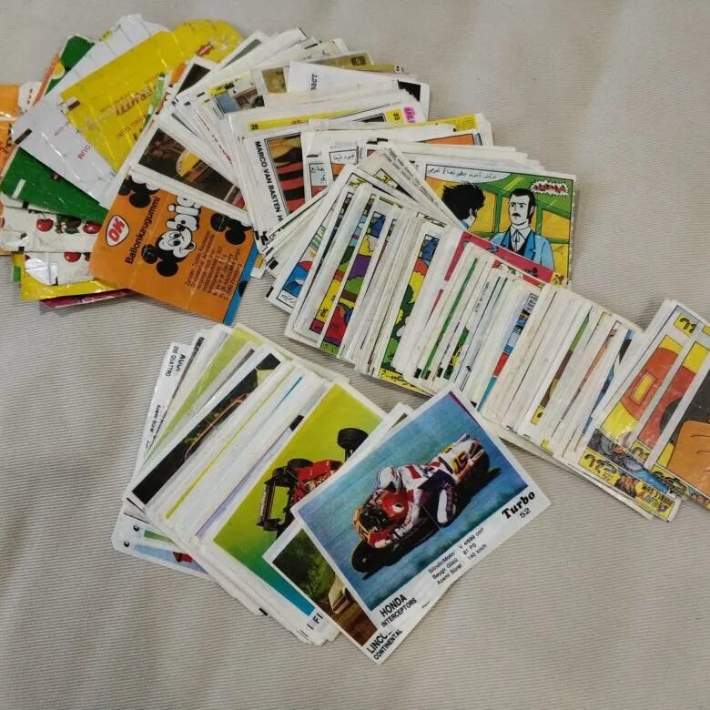 Фото жвачек 90. Жвачки девяностых. Жвачки 90-х. Жевательные резинки девяностых. Жевательные резинки 90-х.