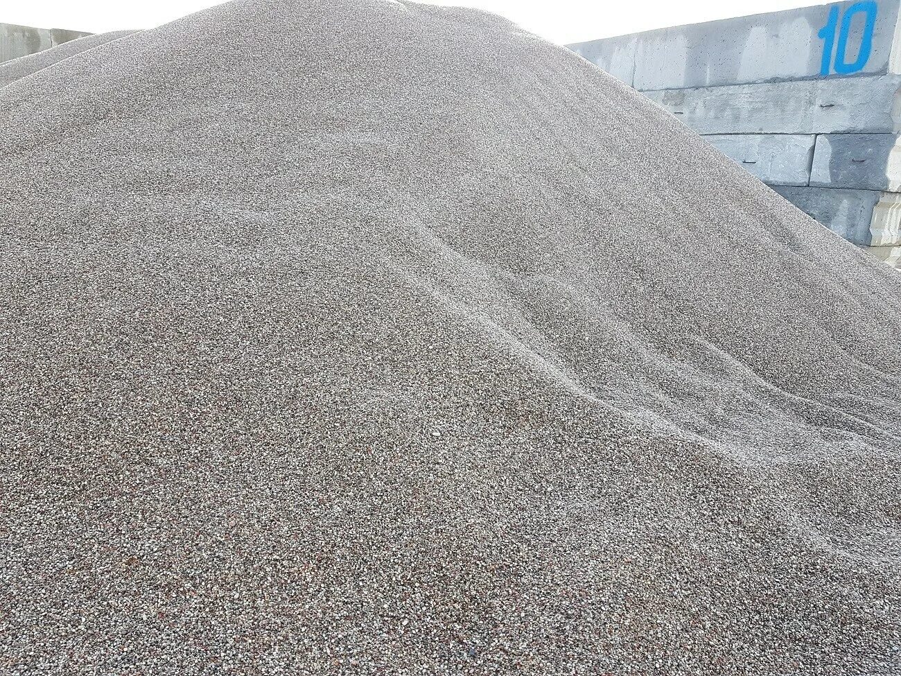 Крупный речной песок. Песок карьерный. Песок природный. 5. Средний песок 1 класса.