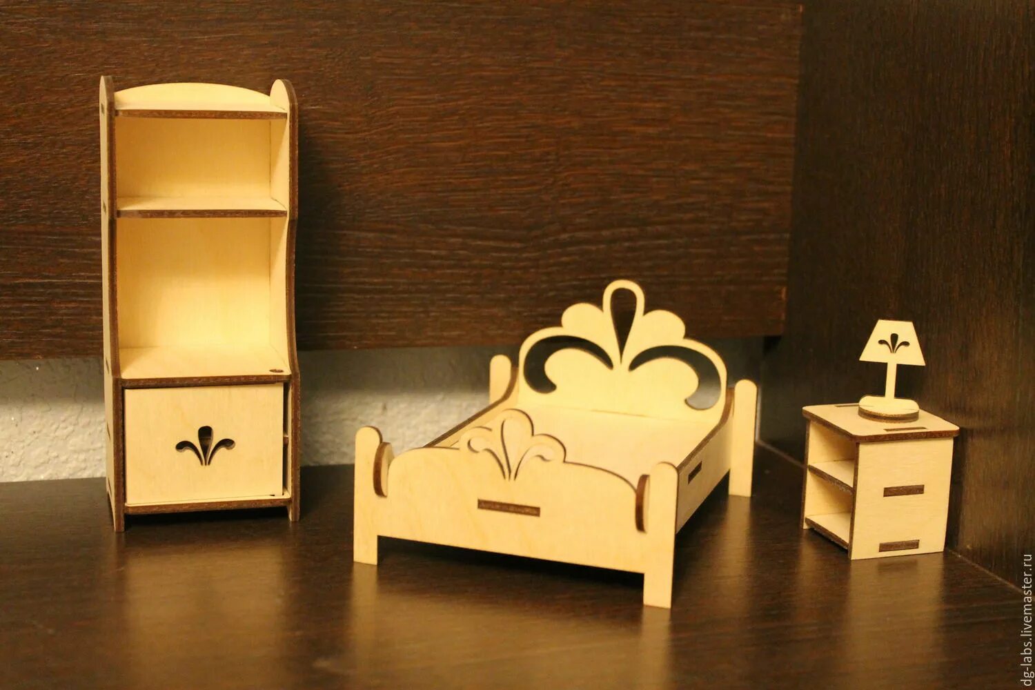 Кукольный домик из дерева. Кукла из фанеры. Манекен вешалка из фанеры. Мебель для кукольного домика из фанеры. Кукла из фанеры.
