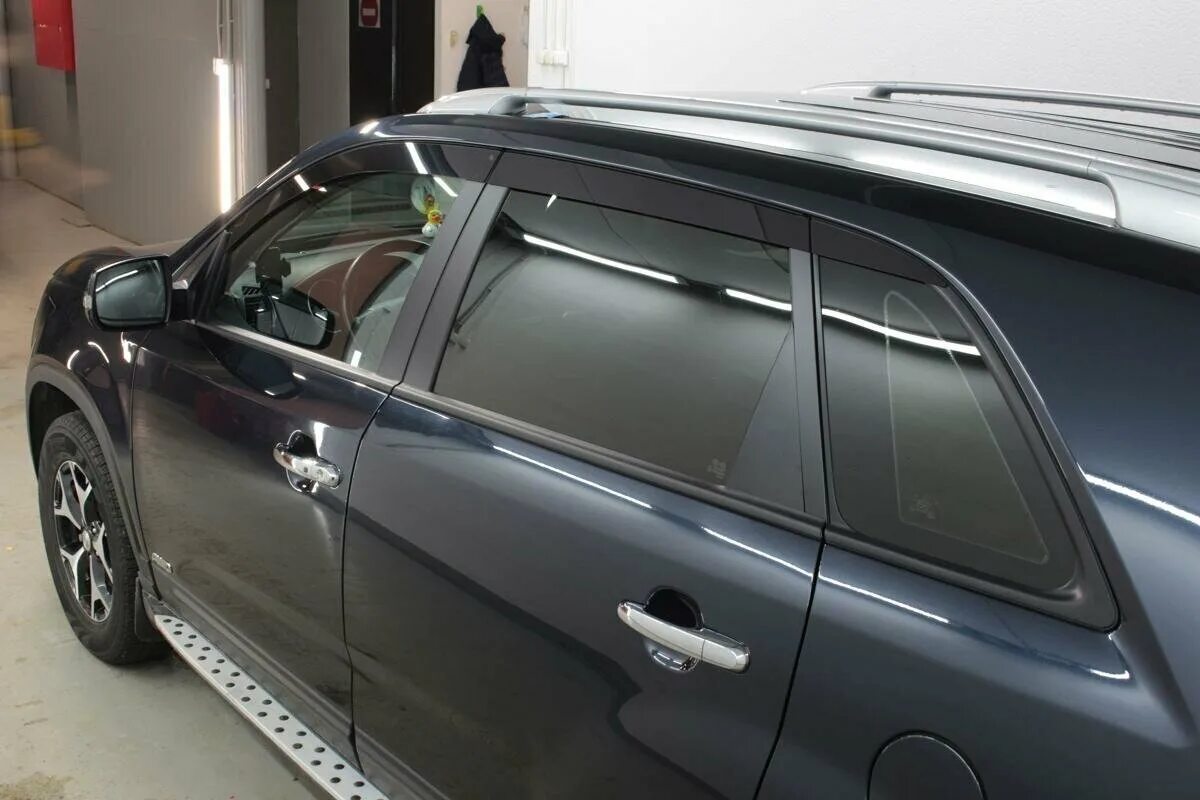 Окон стрелка11 рапид. Дефлекторы 2d. Geely coolray дефлекторы окон. Установка дефлекторов окон киа спортейдж 4. Дефлекторы 2d.