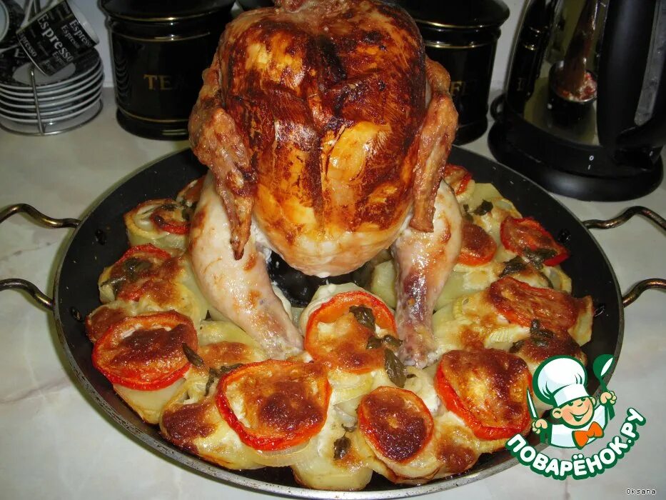 Курица на банке в духовке целиком. Курица в духовке в полете. Курица на пиве в духовке. Курица на бутылке в духовке. Курица на банке в духовке целиком.