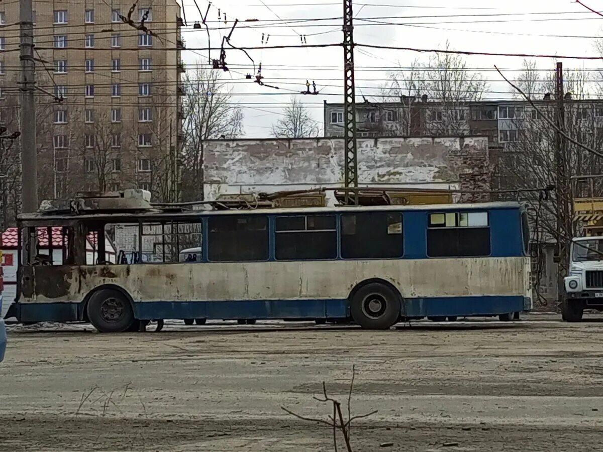 Троллейбус горит. Троллейбус горит