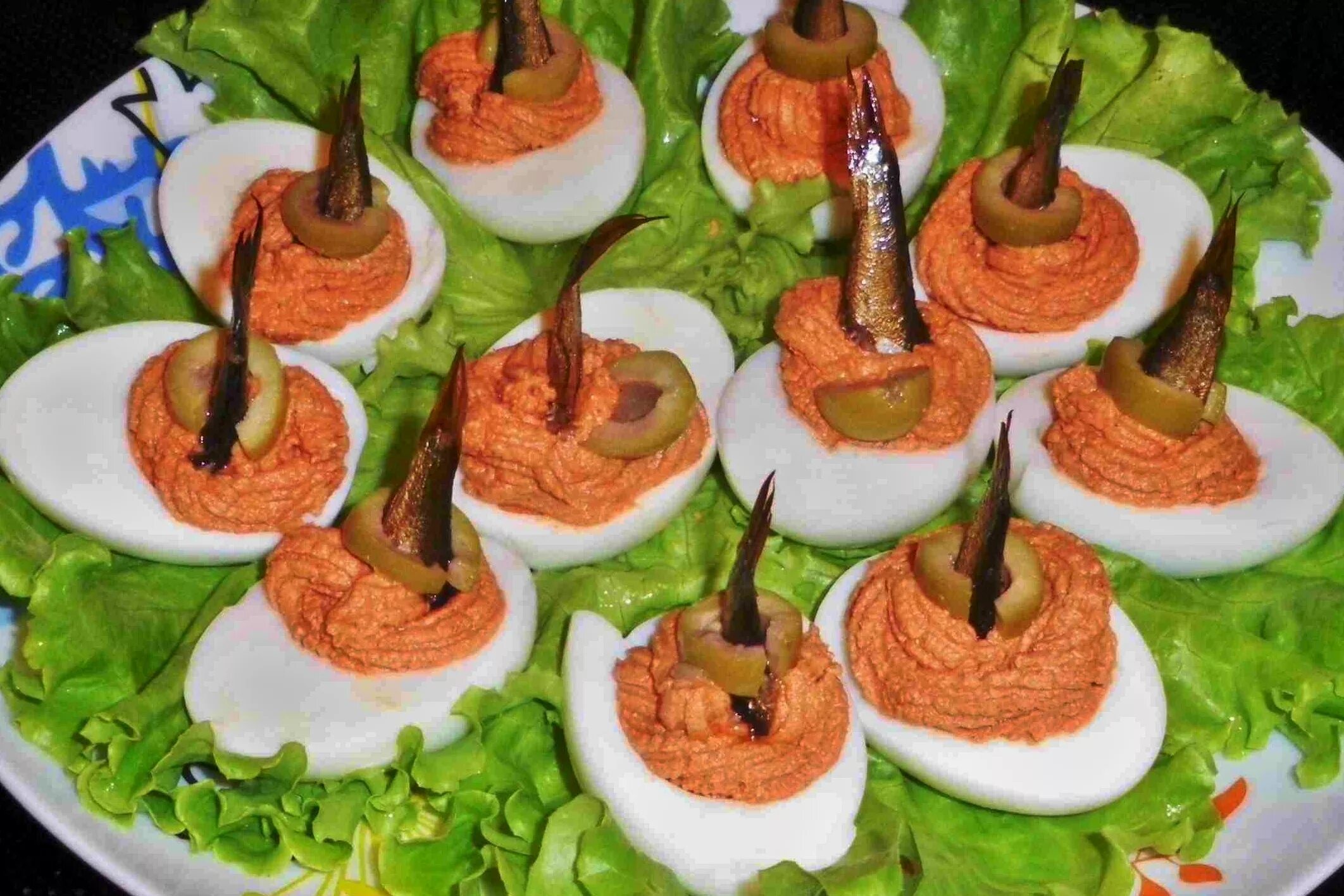 Необычные блюда из обычных продуктов. Какой оригинальный рецепт. Летние закуски на праздничный стол простые. Летние закуски на праздничный. Необычные закуски.