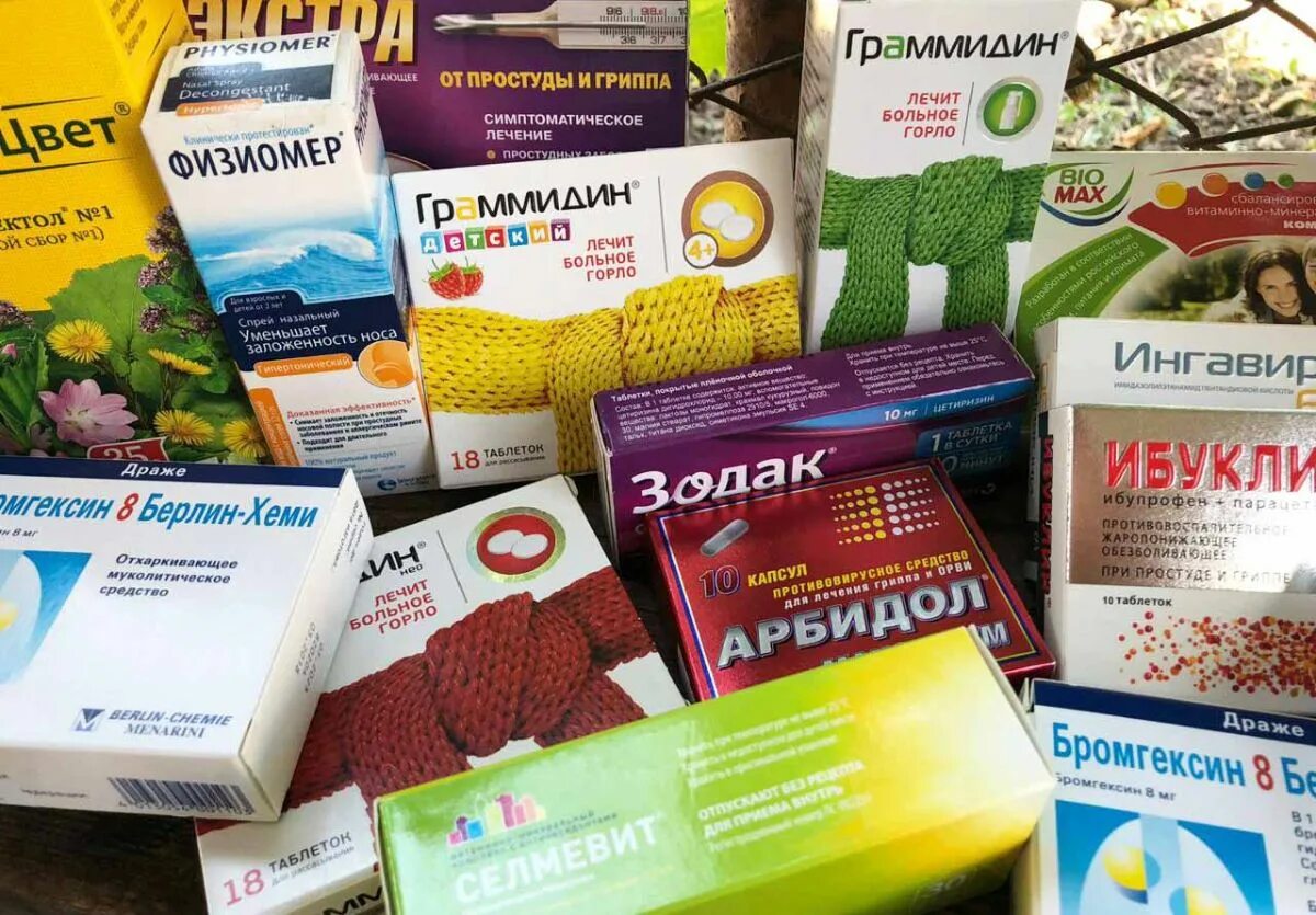 Грипп недорогое лечение. Лекарство от гриппа и простуды. таблетки от гриппа. таблетки при простуде и гриппе. гаюлегки от шрипа и простудв.