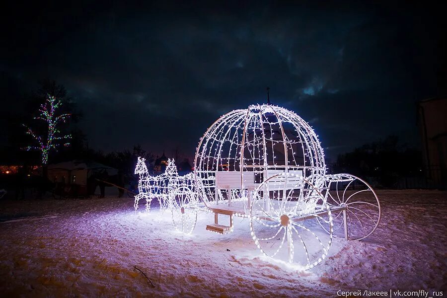 как украсили суздаль. как украсили суздаль. как украсили суздаль. суздаль кареты. светодиодная фигура лошади карета.