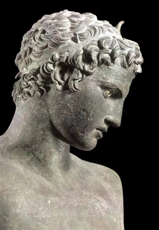 Римский и греческий нос. Греческий профиль. Греческий профиль. Греческий профиль скульптура. Греческий профиль мужчины.