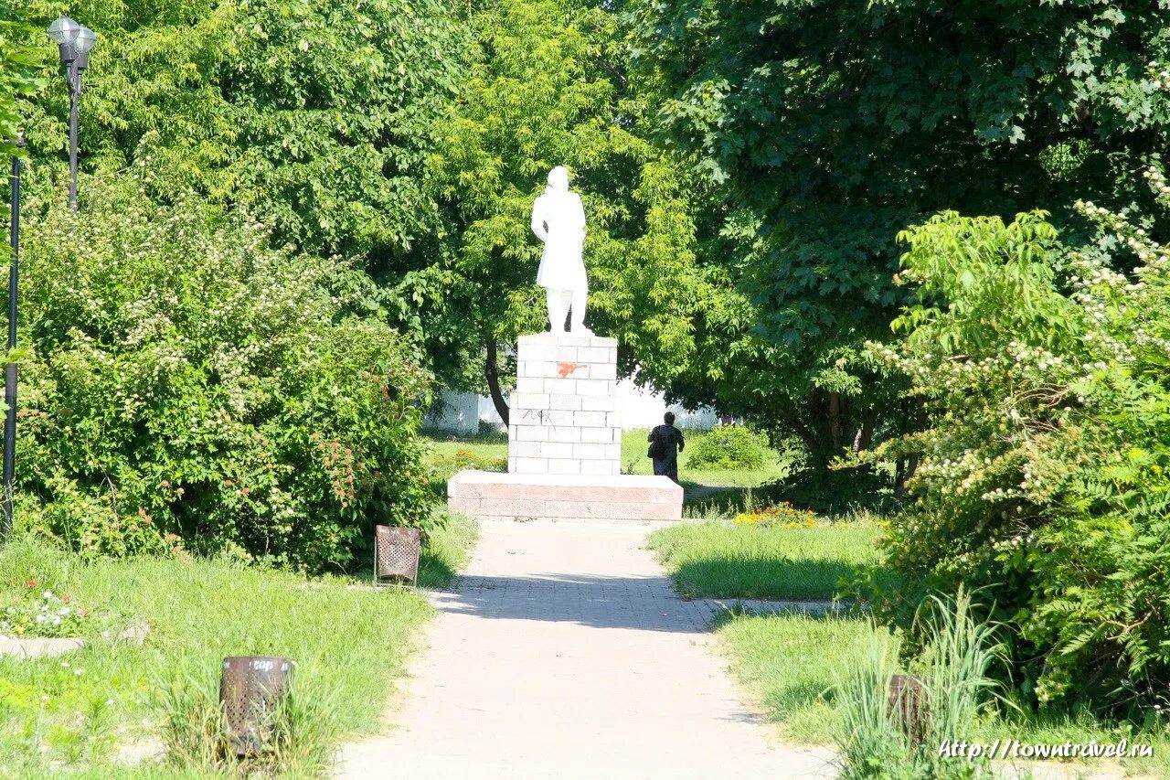 Памятник ленину в касимове. Парк на соборной площади касимов. Касимов площадь победы памятник. Соборный парк касимов. Парки касимова.