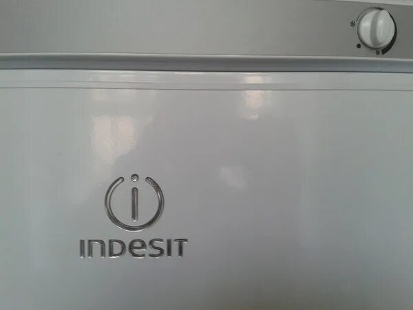 Индезит холодильник двухкамерный Индезит. Холодильник Индезит с панелью управления на двери. Индезит холодильник индикаторы. Холодильник Индезит двухкамерный. Переключатель холода. Индезит с дисплеем