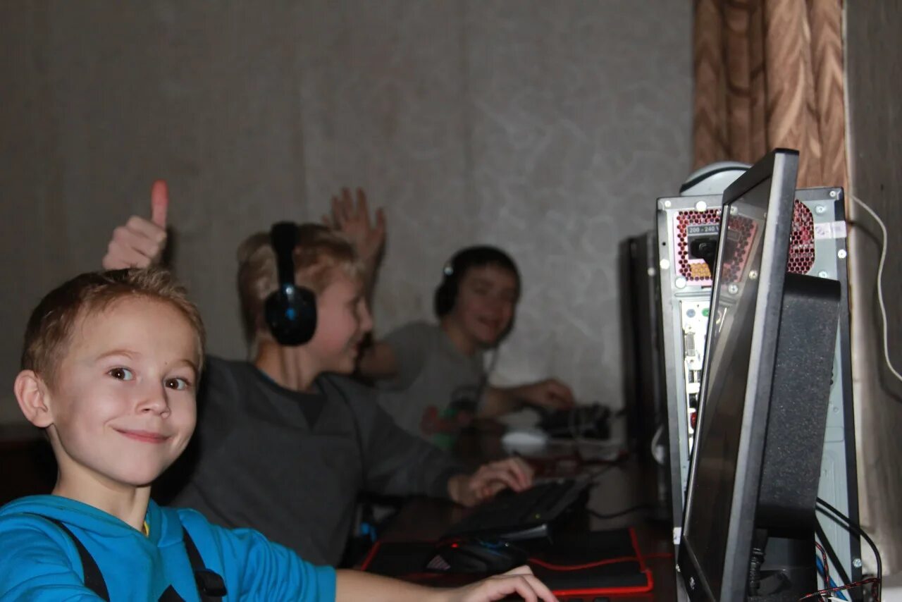 Монеси кс го. Cs go школьники. Дети нулевых кс. Угараем. Симпл контр страйк.