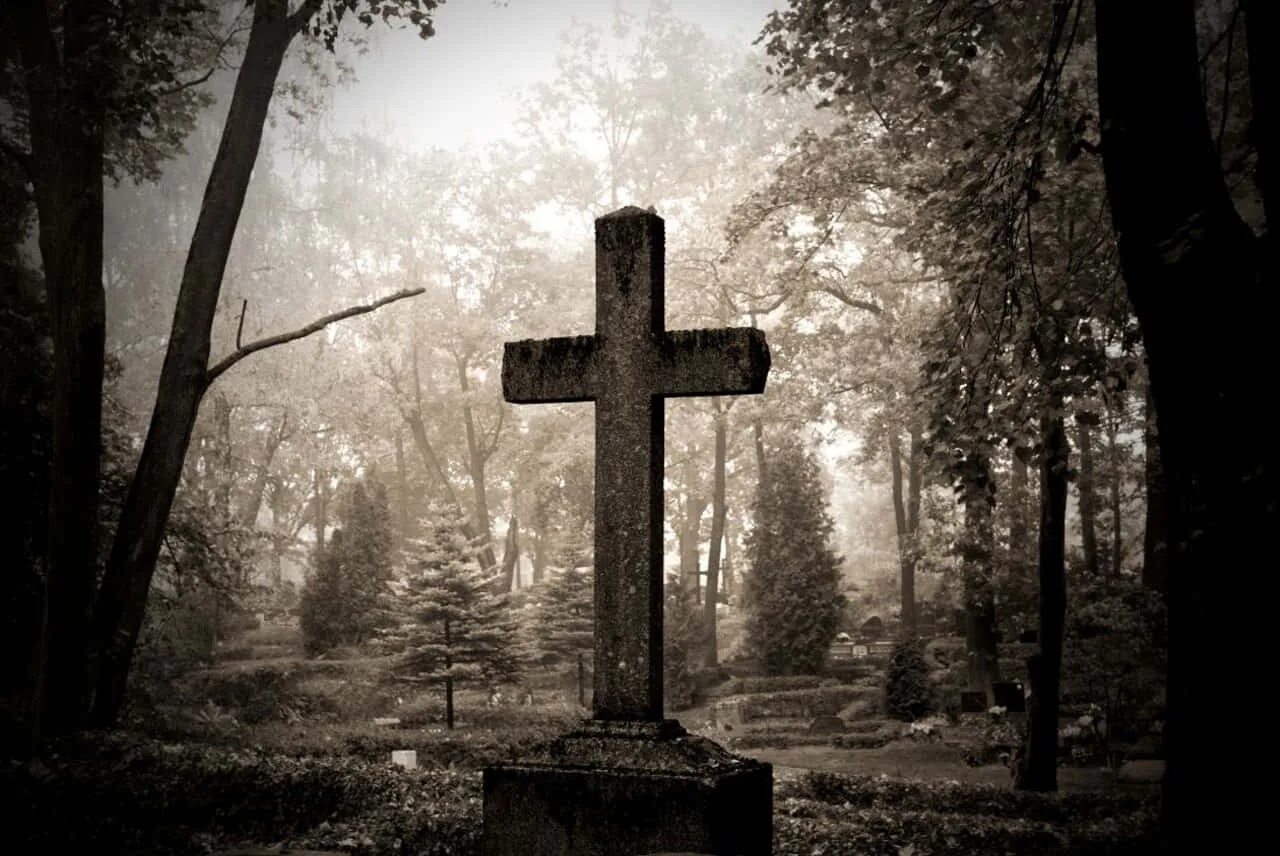 Крест на кладбище. Кладбище с крестами арт. Одинокий крест. Одинокая могилка.