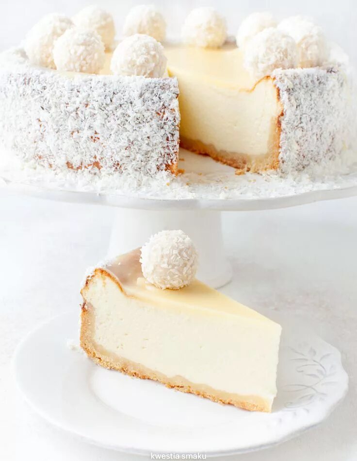 Чизкейк рафаэлло. Торт рафаэлло. Кокосовый торт рафаэлло. Украсить торт рафаэлло. Торт рафаэлло с кокосовой стружкой.