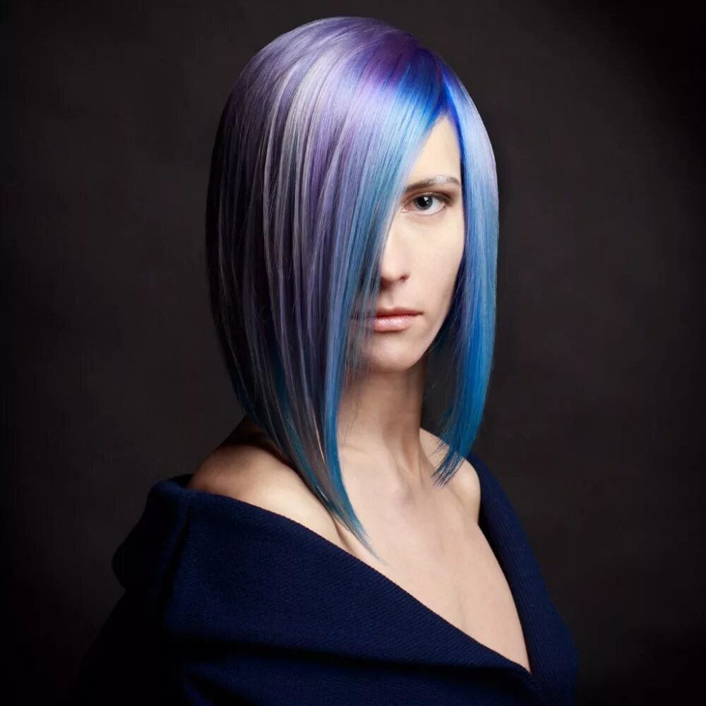 Каре спб. Креативное окрашивание. Креативное окрашивание волос. Креативное окрашивание на средние волосы. Синие пряди на темных волосах каре.