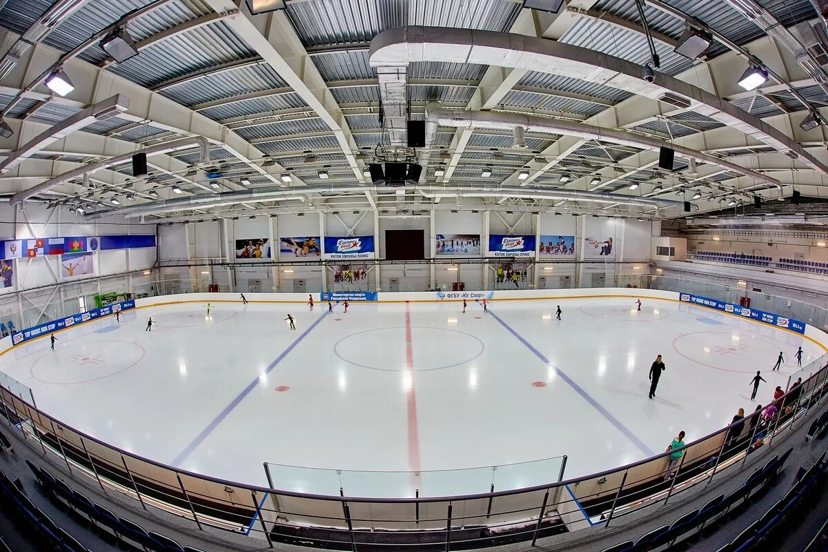 Ice skating sport. Тренировочная Арена Айсберг Сочи. Тренировочная Арена Айсберг Сочи каток. Каток Сочи Олимпийский парк. Тренировочная Арена ледового дворца Айсберг, Сочи.