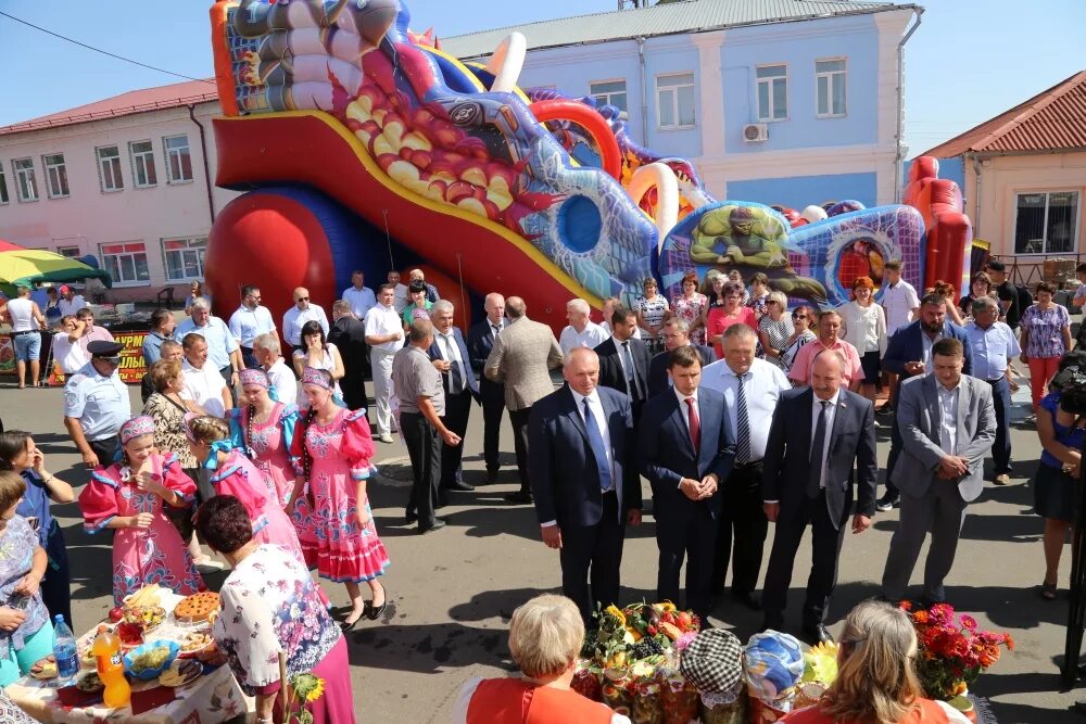 Погода малоархангельск орловской области на неделю. Праздник в Малоархангельске. Малоархангельск детский парк. Малоархангельская администрация Малоархангельского. День города Малоархангельск Орловская область.