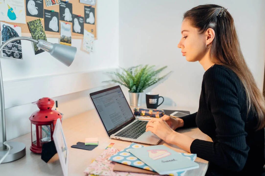 Дистанционное обучение руководителей. Преподаватель дистанционно. Дистанционное обучение руководителей. Онлайн обучение. Дистанционка обучение.