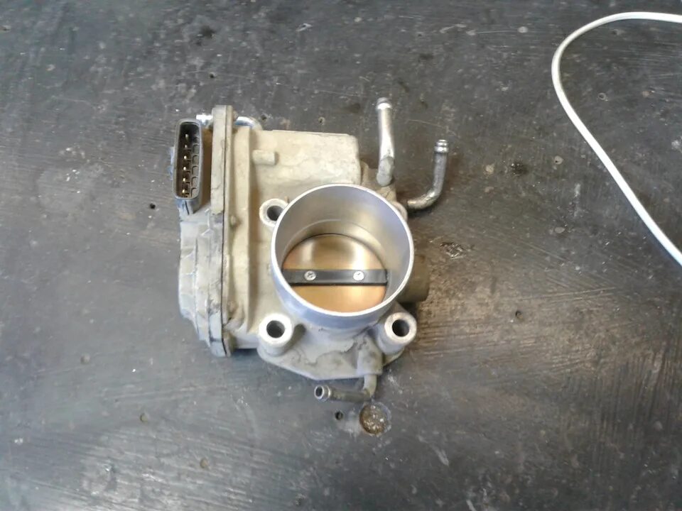 Сальник дроссельной заслонки toyota. Дроссельная заслонка toyota rav 4. Снятие шестерни заслонок рав 4. Промывка дроссельной заслонки рав 4 4 поколения. Дроссельной заслонке рав4 3 поколение.