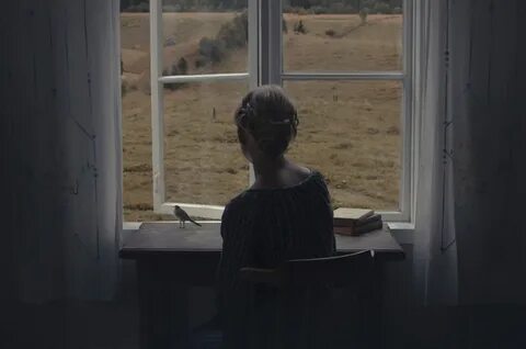 Стою в мини юбке у твоего окна