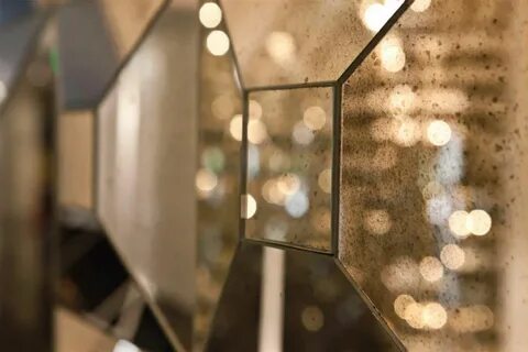 Зеркальная отражающая поверхность