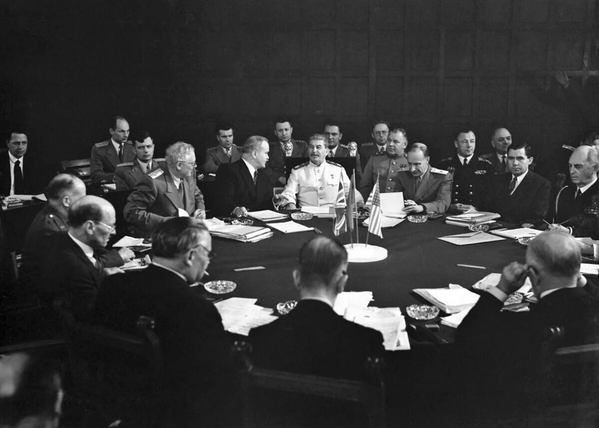 Сталин переговоры. Конференция в Потсдаме 1945. Сталин Трумэн Черчилль Потсдамская конференция. Потсдамская конференция 1945 Трумэн Черчилль. Потсдамская конференция, 17 июля - 2 августа 1945..
