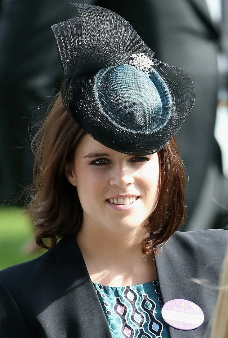 Princess Eugenie. Принцессы йоркские. She s wearing her hat