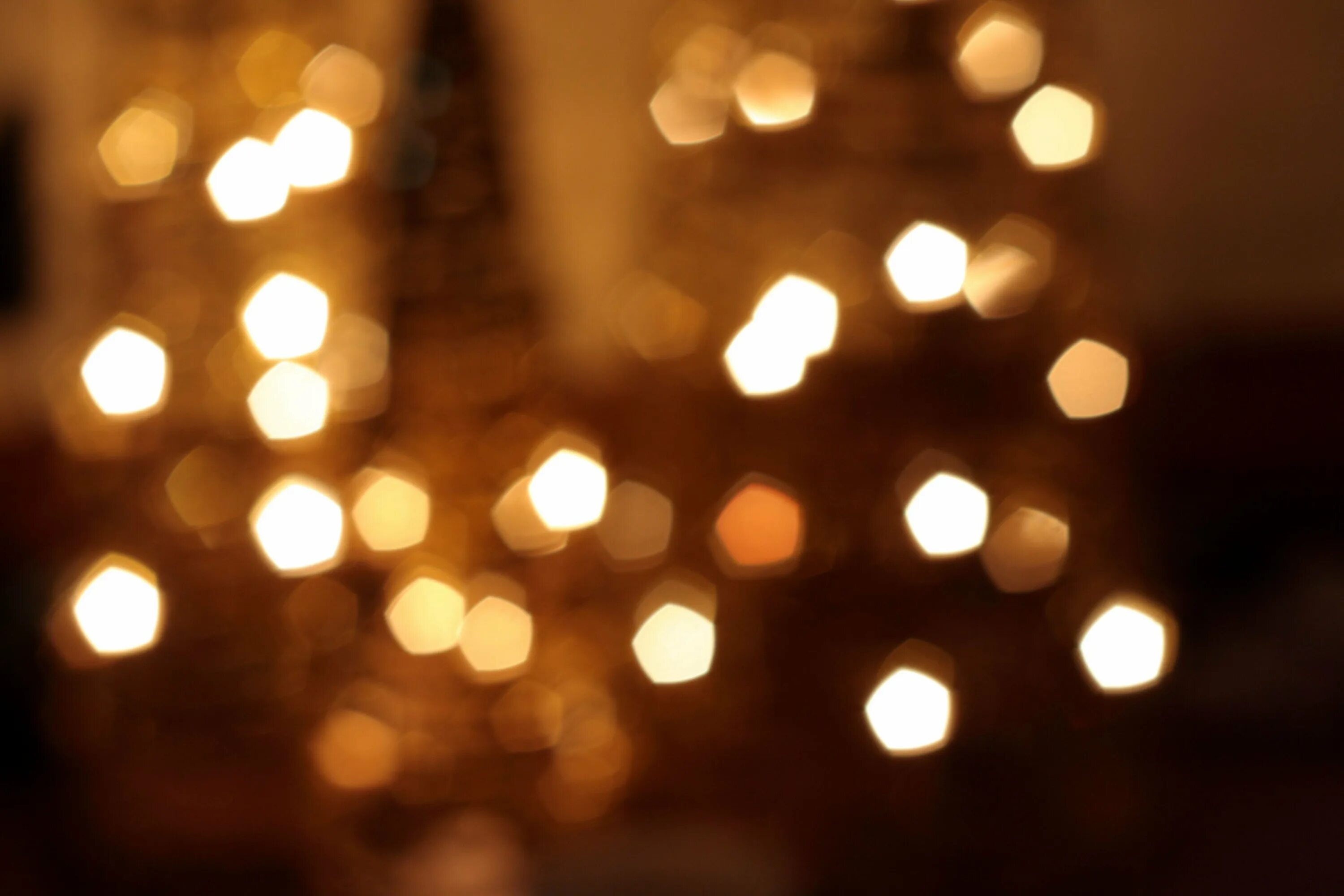 свет в окне. уютный камин. блики. огонь в камине. блики боке.