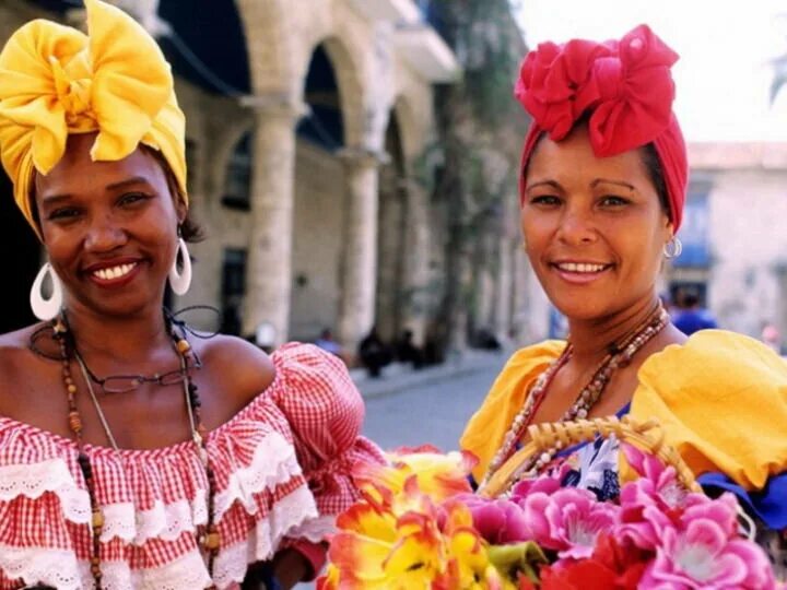 Кубинский национальный. Куба женщины. Кубинский национальный костюм женский. Кубинские девушки. Кубинская девушка в национальном костюме.