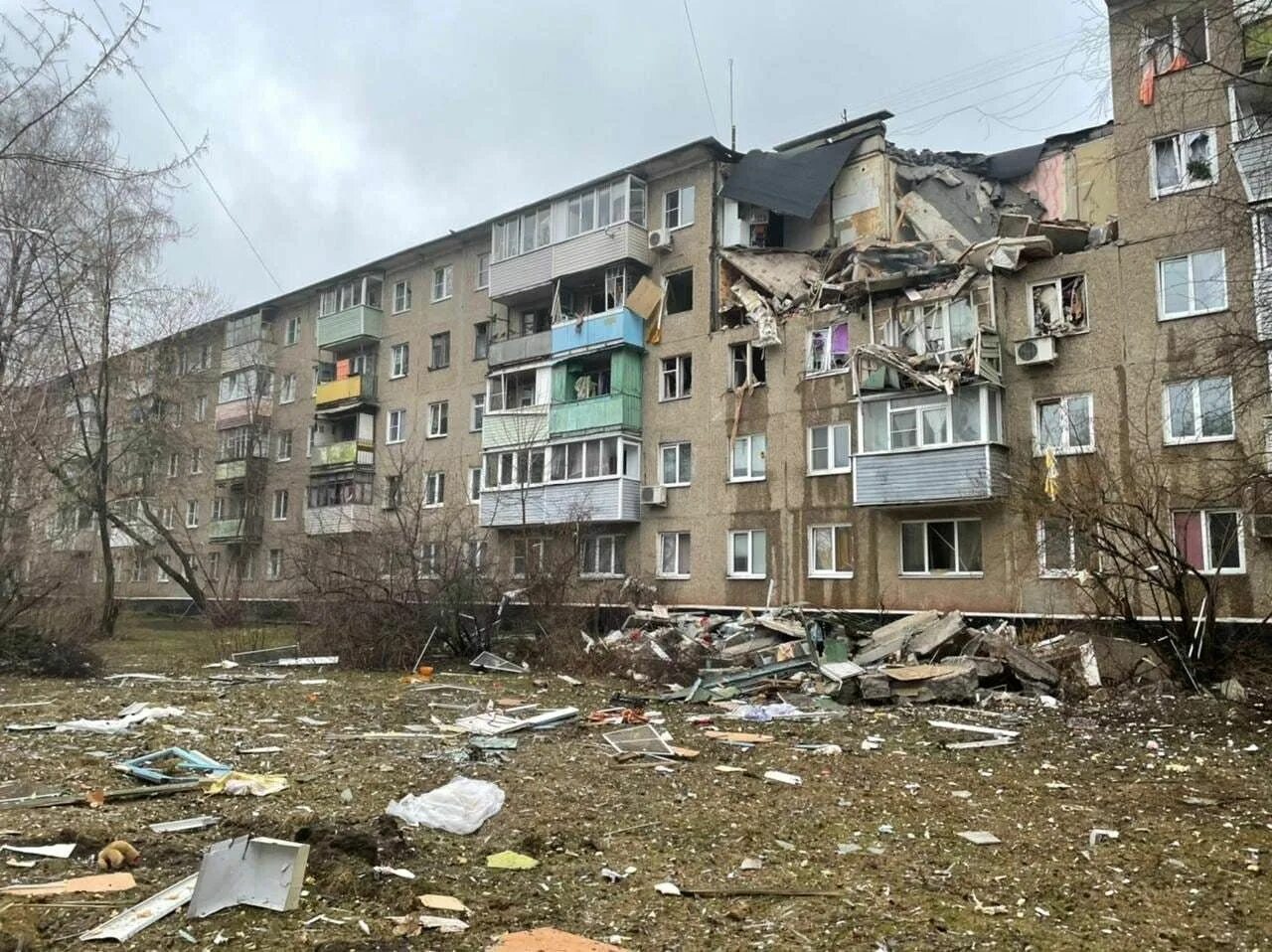 Здание горит. Что взорвалось сегодня утром. Что взорвалось сегодня утром. Что взорвалось сегодня утром. Каменка ачинский район взрыв боеприпасов.