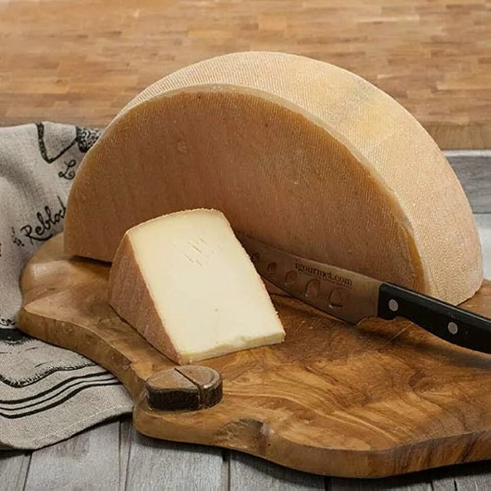 Cheese code. Raclette cheese. raclette сыр. раклет классический. кобринский сыр раклет.