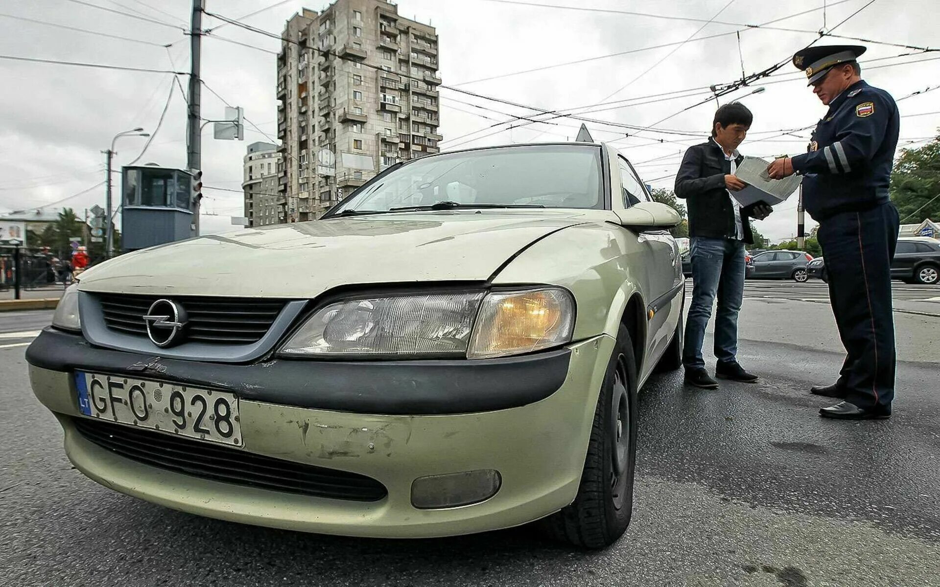 Штраф на владельца авто. Иностранные автомобили. Иностранные номера автомобилей. Номера иностранных машин в России. Владелец машины.