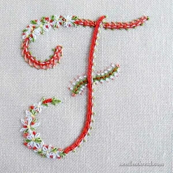 вышивка стежками буквы. вышивка на ткани нитками буквы. вышивка букв на ткани. вышивка инициалов. вышивка имени на ткани.