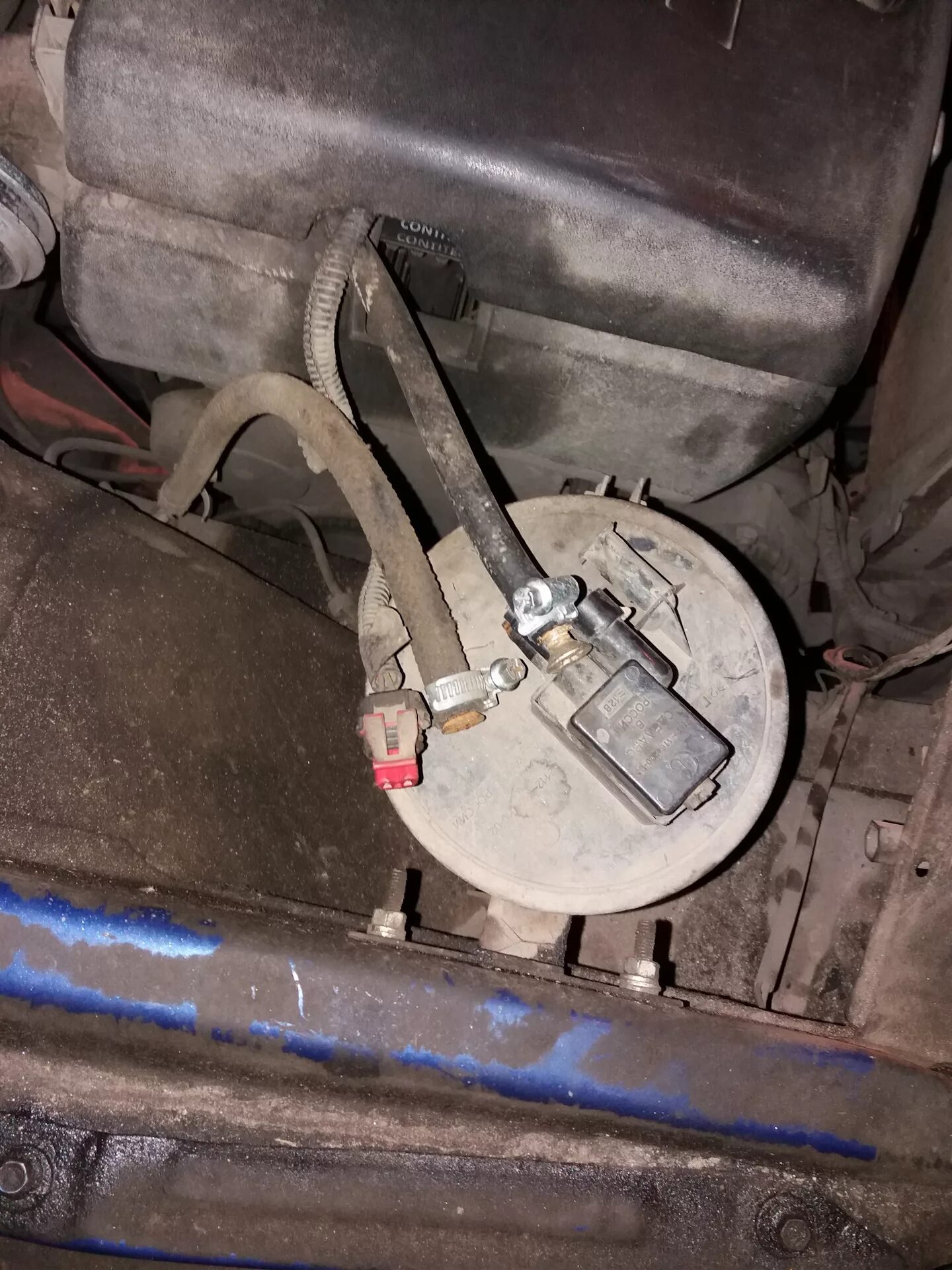 Клапан абсорбера кия спектра. Клапан продувки адсорбера 2170. Адсорбер ваз 2114. Клапан адсорбера ауди а4. Фильтр апсорбера приора.