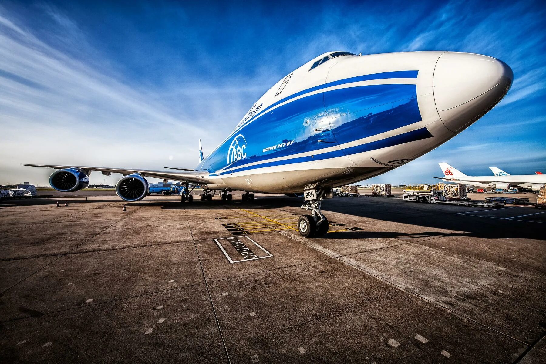 Самолеты новые вода. Boeing 747 AIRBRIDGECARGO. Боинг 747 AIRBRIDGECARGO. Боинг 747-8 грузовой. Боинг 747 Волга Днепр.