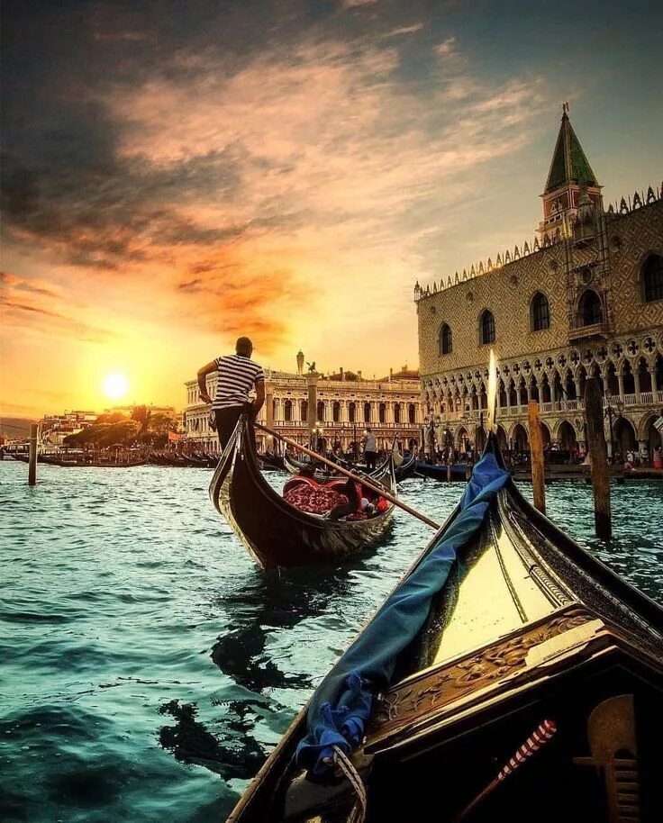 Венеция. Гондолы. Венеция гондольер. Венеция туризм. Италия туризм. Italy travel