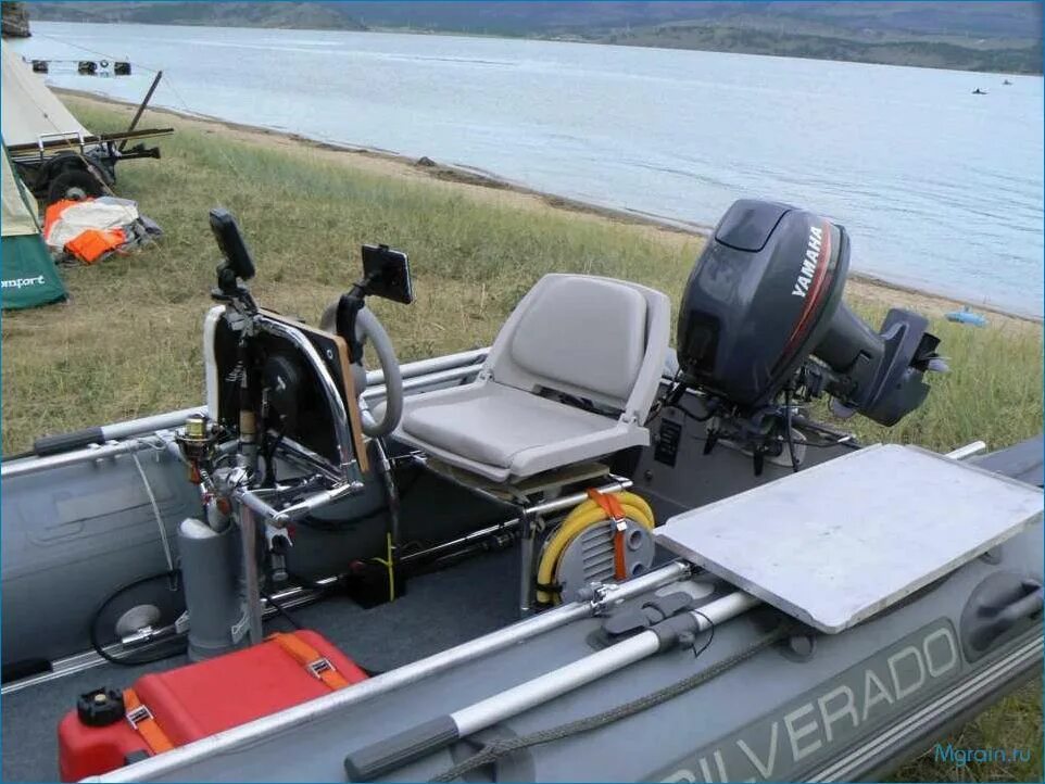 Тюнингованная лодка рвх хантер345лка. Оборудованная лодка пвх для рыбалки. Тюнинг лодки пвх для рыбалки. Модернизация лодки пвх. Оснащение лодки пвх для троллинга.