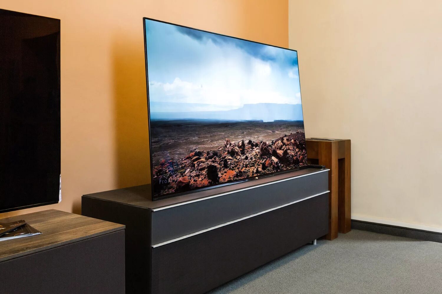 Новый телевизор видео. Af9 65 Sony OLED. OLED - органический светоизлучающий диод. Телевизоры LG И Sony.