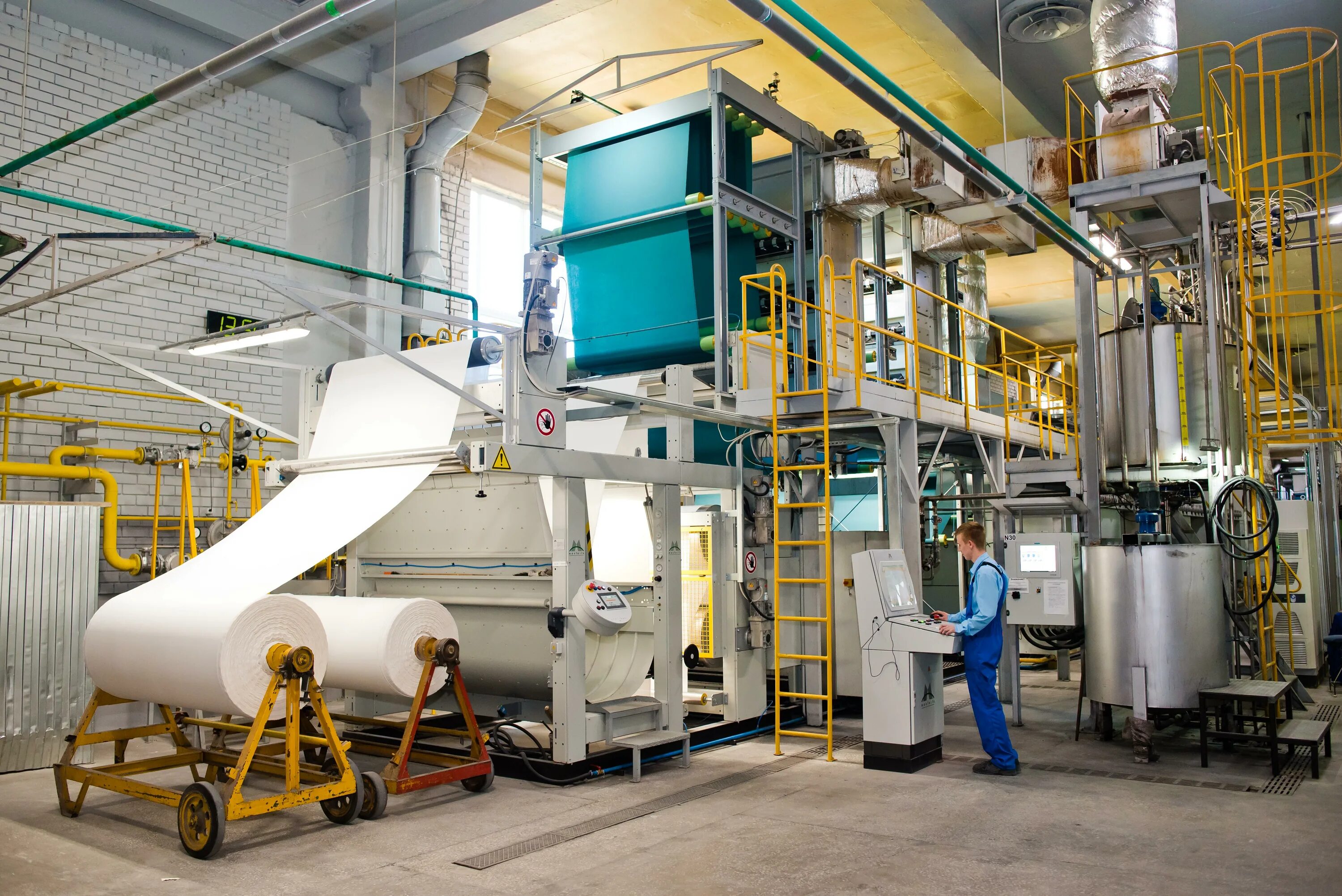 Производство. Стеклонит завод. Фармацевтическое оборудование. Непрерывное производство. Предприятие непрерывного производства.