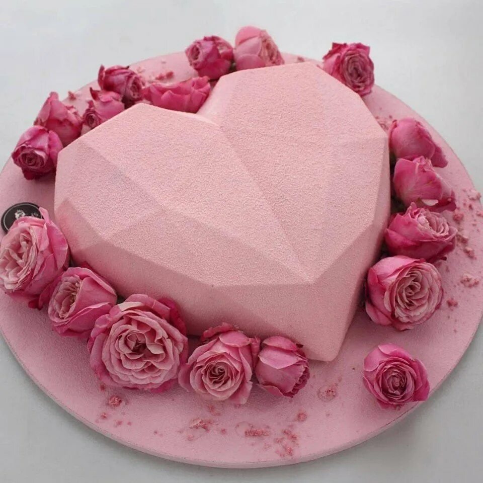 Красивые формы торта. Торт сердце. Торт в виде сердца. Красивый розовый торт. Тортик в форме сердечка.